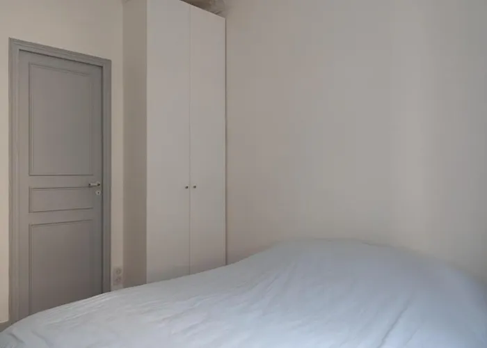 Charming Love Nest Near Montmartre